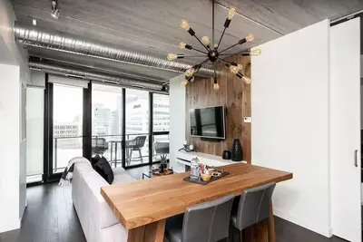 Image de Modern High-Rise Condo | 2 Bed | 1 Bath |