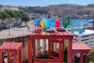 Image de Charming 3-bedroom townhome, sea, sunset terrace and square village!