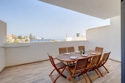 Image de SeaView Modern 3br Duplex w/Terrace by QuickTrips