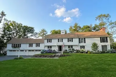 Image de Spacious 7-bedroom house in peaceful Duxbury