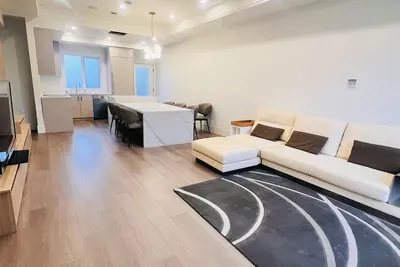 Image de Big 3 bed+ 3 Bath townhome with rooftop views