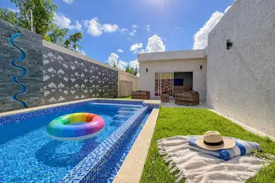 Image de Luxury Getaway: Private Pool Home with Smart Features