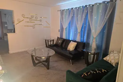 Image de Delightful Newly Furnished 2-bedroom Unit in Manchester