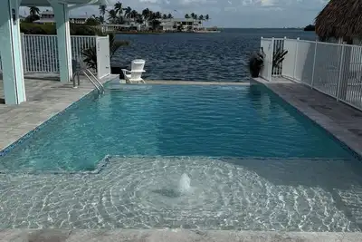 Image de Million Dollar Matlacha View - 2/2 Heated Pool home- Island Vibes & Gulf Access