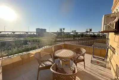 Image de Elite House: Elegant 3br Terrace Suite Steps from Mall of Arabia.