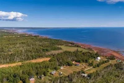 Image de Coastal Cottage in Point Prim close to the water