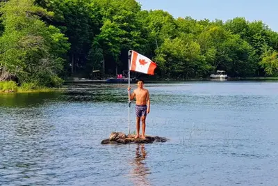 Image de Executive 3 bedroom Cottage on private 30 Island Lake perfect for World Cup Fans