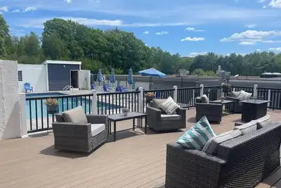 Image de Pool, Restaurants, Concerts, Close to Everything!