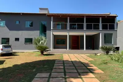 Image de Cozy house. 5 km from Br 040 highway, 10 km from the shopping mall and 15 km from Lagoa Paulino lagoon.