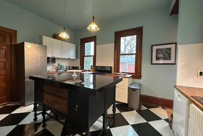 Image de The Rest Is History: A Whimsical Victorian Escape