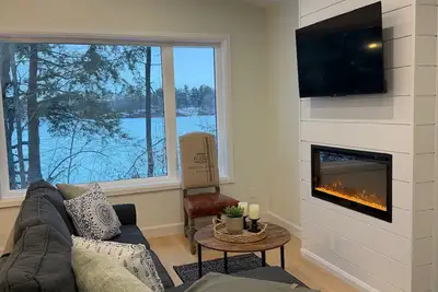 Image de Cozy waterfront 2-bedroom cottage in peaceful Seeley's Bay with Ac