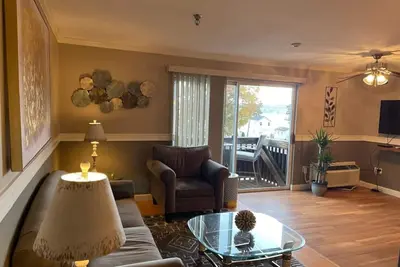 Image de Beautiful Condo, Restaurant, Close to Everything!