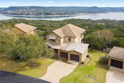 Image de Stunning Lake Travis Views, All Hollows Amenities