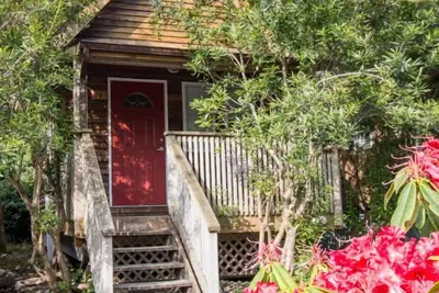 Image de Studio A - Cozy Cottage Walking Distance to Two Beaches