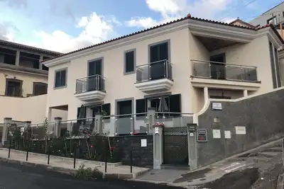 Image de  Lovely & Cozy Coastal 3br Home in Câmara de Lobos – Ac in Bedrooms