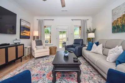 Image de Plains GetAway, Game Day Oasis, 13 minutes to Toomers, Luxury Townhome