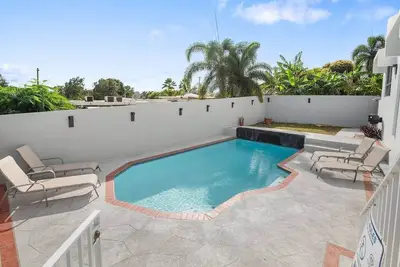 Image de Modern Home with Private Pool in Coamo 4br