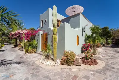 Image de Discover this charming 2-bedroom home located in Founders area!