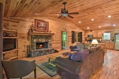 Roundabout Cabin 2/2! Pool Table! Near Helen!