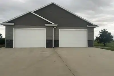 Image de Hidden Gem in the Shop with Extra Living Room Space plus the Cabin area