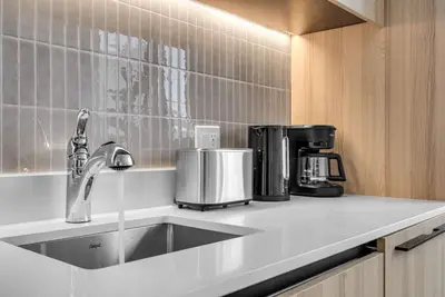 Image de Brand New Downtown Stay 15th Floor + Parking & Amenities
