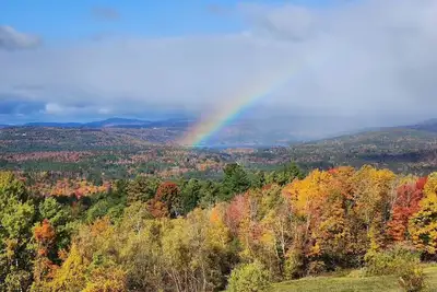 Image de Sunset Slopes: A spacious 4-bedroom home in scenic Wilmot, Nh, with garden views.