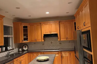 Image de Only 20mins from downtown Vancouver. Family home in North Bby, near transit.