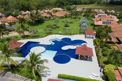 Image de Family Poolside Villa in Bali Residence Mae Phim (Kids Bunk Suite)