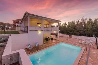 Image de Maison de vacances avec la piscine Rovanjska, Paklenica (K-25377)