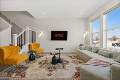 Image de Charming 3-bedroom house in beautiful Calgary with Ac