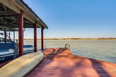 Image de 5 Mi to Granbury Square: Waterfront Escape w/ Dock