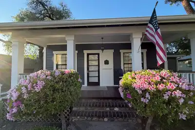 Image de Remodeled Historic Folsom Craftsman House - Pool - Walk to Sutter St