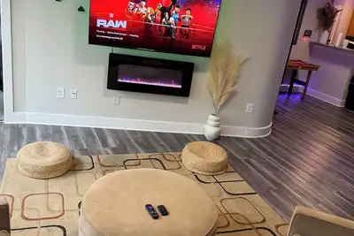 Image de Welcome to your fun 2br/2ba arcade loft—relax, play, and enjoy your stay! !