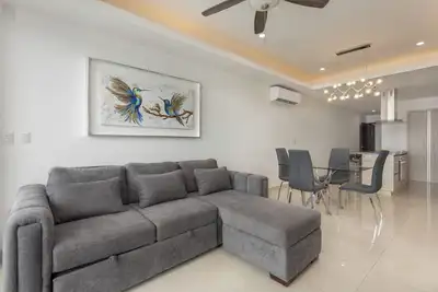 Image de Ocean view on the 15th floor | Jacuzzi | Swimming pool | Steps from the sea