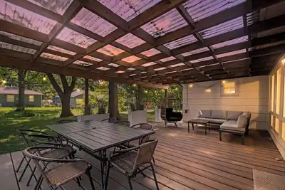 Image de The Mini Glenwood - Reimagined Ranch in Mission, Ks