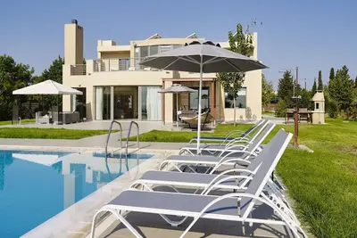 Image de Superb Contemporary Luxury Holiday Villa Rental in - Afandou - sleeps 10 guests