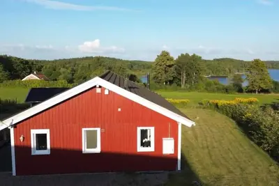 Image de Hus Kalvsjö – Swedish House with Lake View in Kalv, Västergötland