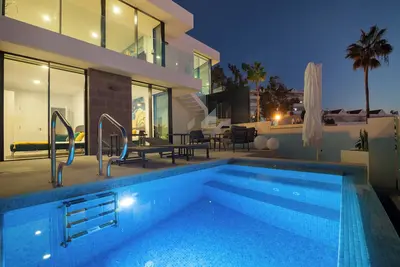 Image de 200m New A Villa with private, heated pool and amazing ocean view