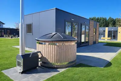 Image de Cube 97 | 4 persoons chalet met hottub op Resort de Betuwe