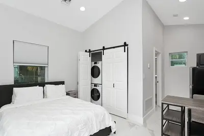 Image de Tropical Tiny Home in Palm Beach Gardens, Florida