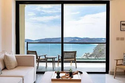 Image de 2br Oceanview | 2nd Level | Walk to Beach