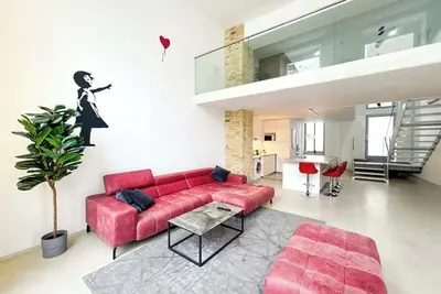 Image de Design Loft with Pool Table for 6