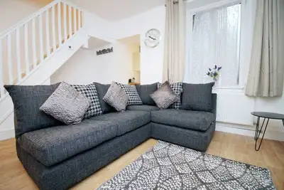 Image de 4-Bed Contractor House • Street Parking