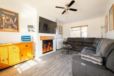 Image de Modern Home with Hot Tub, Garden & Private Parking