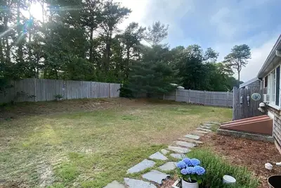 Image de Charming 2-bedroom pet friendly house with central Ac in quiet Dennis Port area