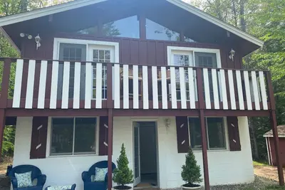 Image de Lake area Chalet w/ Deck, Firepit & Beach Access