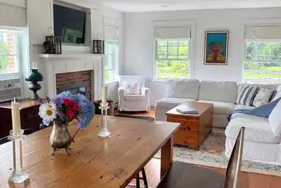 Image de Quaint New England Cottage close to Third beach and Sweet Berry Farm