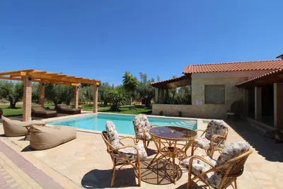 Image de Luxury Villa with Private Pool in 30-Acre Olive Grove near Athens