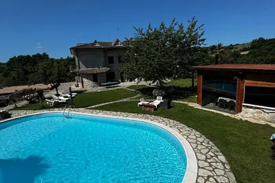 Image de Villa Aresini – Demeure Exclusive avec Piscine Privée et Vue Montagne