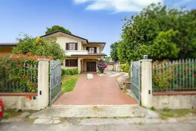 Image de Spacious Villa by the Sea with Garden, King Suite and Porch